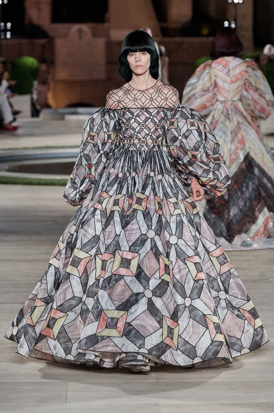 Fendi Couture Fashion Show: Η πρώτη συλλογή υψηλής ραπτικής του οίκου μετά τον Karl Lagerfeld- Φωτογραφία 9