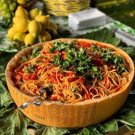 Λαμπεροί καλεσμένοι σ' ένα υπέροχο γεύμα στο κοσμοπολίτικο Capri- Φωτογραφία 5