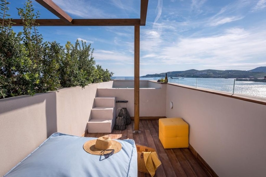 Σύρος: Το πανέμορφο και αρχοντικό νησί σας καλεί να το ανακαλύψετε- Φωτογραφία 1