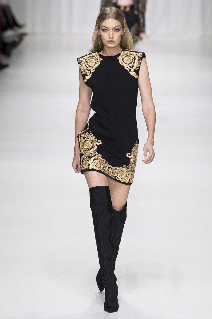 Το reunion των αυθεντικών supermodels στο show της Donatella Versace- Φωτογραφία 3