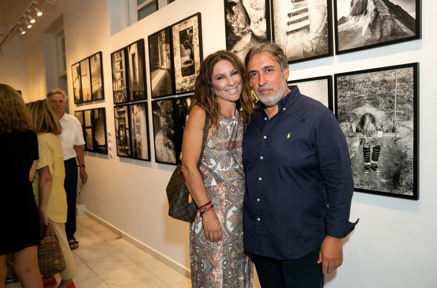 Summer Art: Οι δυο εκθέσεις στον Πόρο και τη Μύκονο έδωσαν χρώμα στο Αιγαίο - Φωτογραφία 7