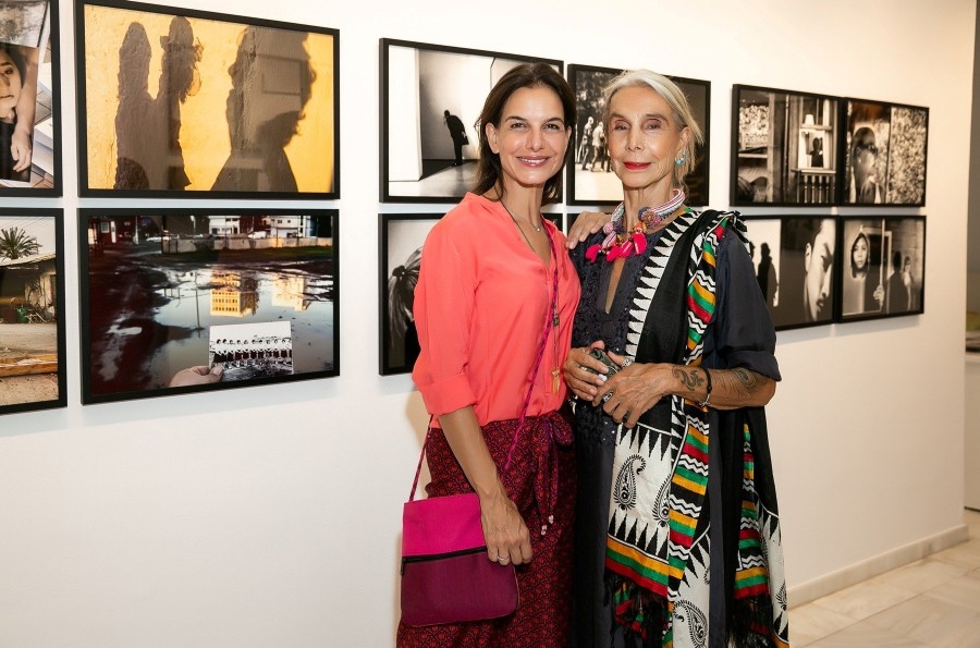 Summer Art: Οι δυο εκθέσεις στον Πόρο και τη Μύκονο έδωσαν χρώμα στο Αιγαίο - Φωτογραφία 2