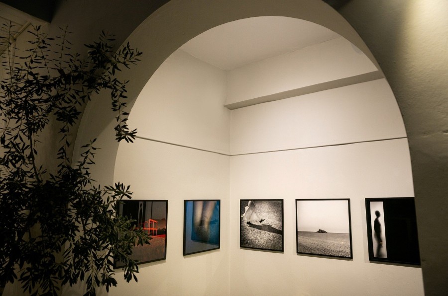 Summer Art: Οι δυο εκθέσεις στον Πόρο και τη Μύκονο έδωσαν χρώμα στο Αιγαίο - Φωτογραφία 5