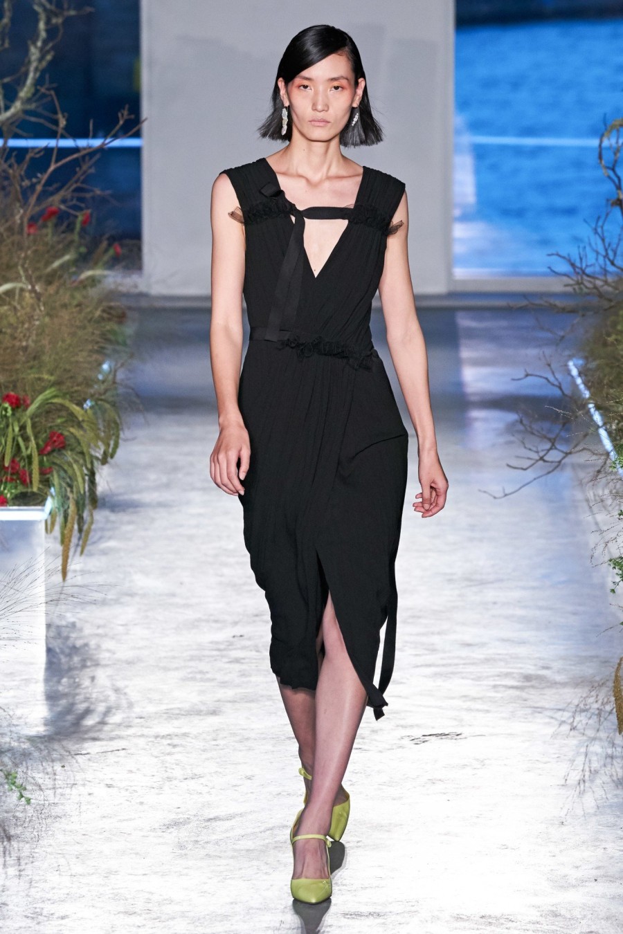 New York Fashion Week: Τα πιο φαντασμαγορικά looks που ξεχωρίσαμε μέχρι στιγμής- Φωτογραφία 9
