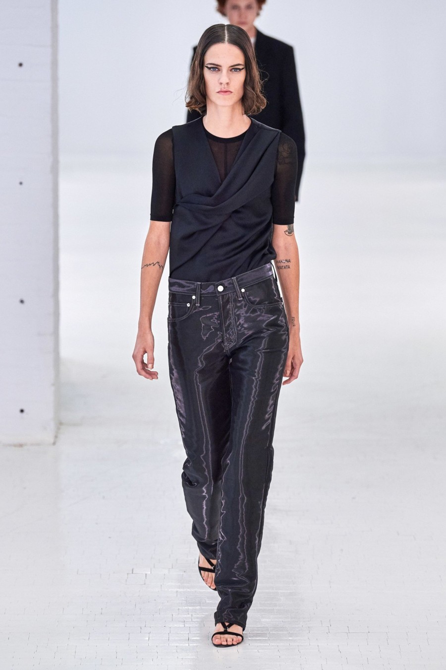 New York Fashion Week: Τα πιο φαντασμαγορικά looks που ξεχωρίσαμε μέχρι στιγμής- Φωτογραφία 13