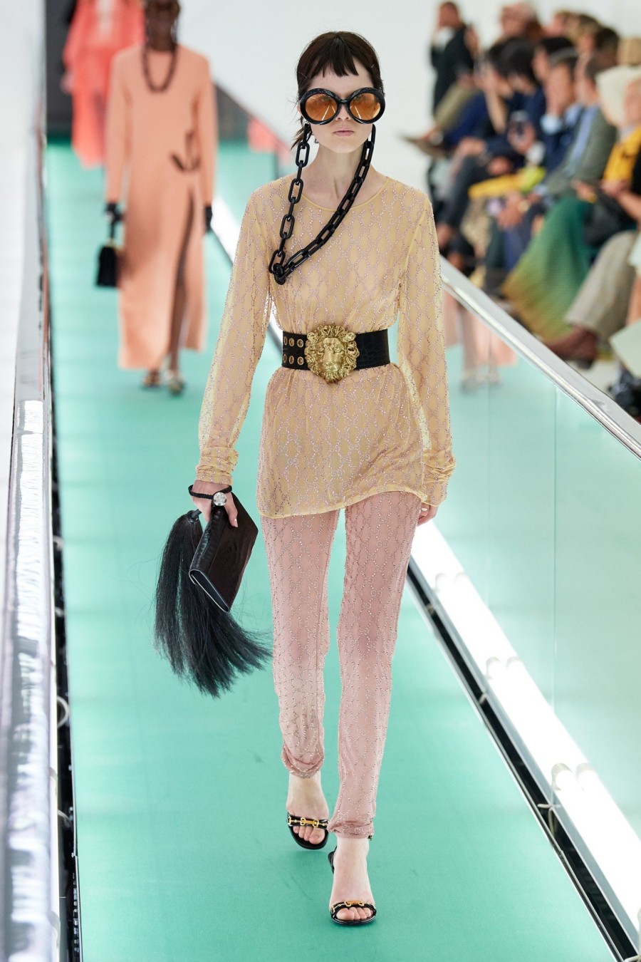 Τα συγκλονιστικά shows που έκλεισαν την εβδομάδα μόδας στο Μιλάνο- Φωτογραφία 11