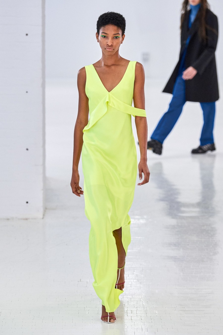 New York Fashion Week: Τα πιο φαντασμαγορικά looks που ξεχωρίσαμε μέχρι στιγμής- Φωτογραφία 14
