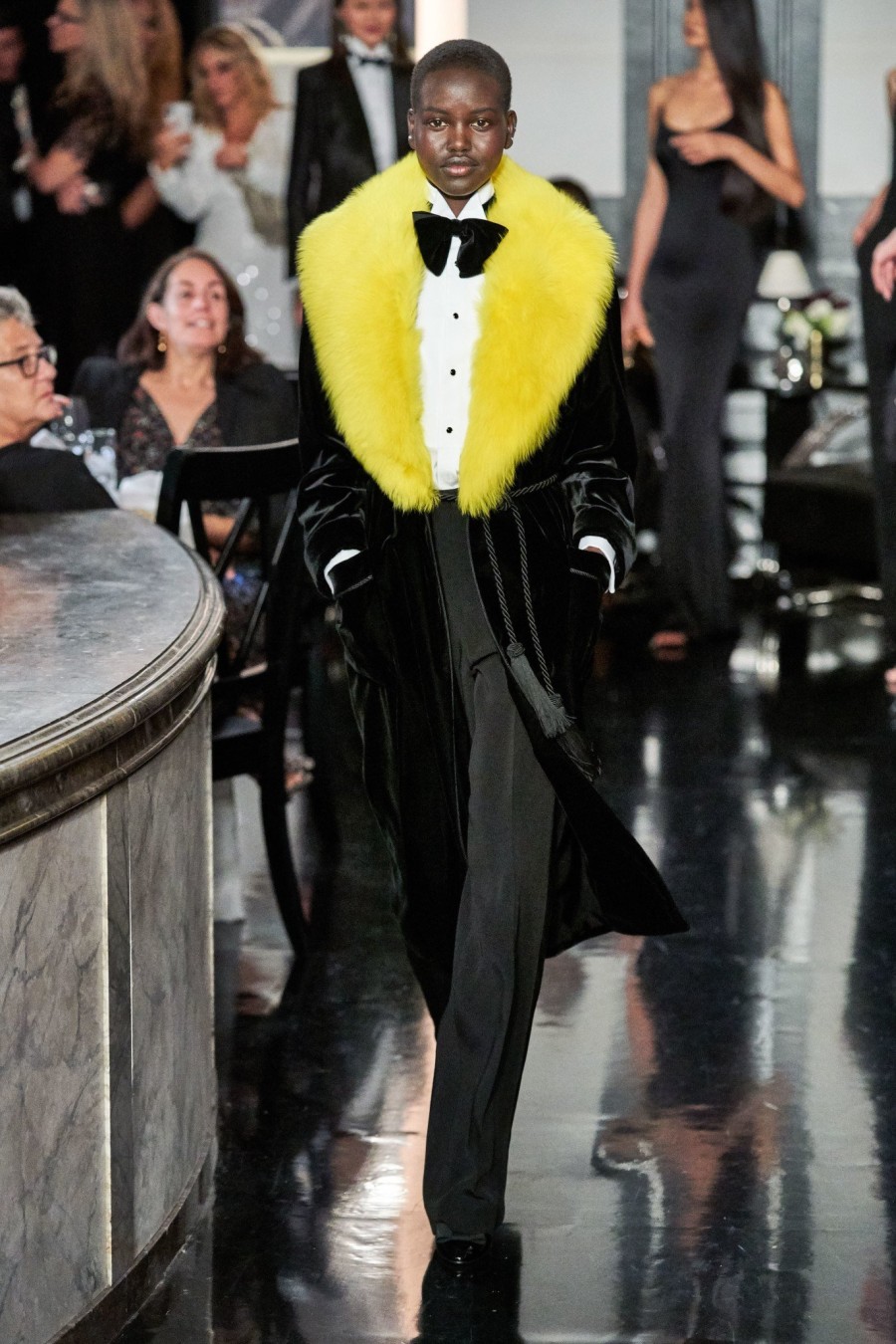 New York Fashion Week: Τα πιο φαντασμαγορικά looks που ξεχωρίσαμε μέχρι στιγμής- Φωτογραφία 7