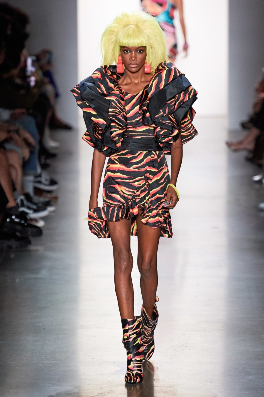 New York Fashion Week: Τα πιο φαντασμαγορικά looks που ξεχωρίσαμε μέχρι στιγμής- Φωτογραφία 24