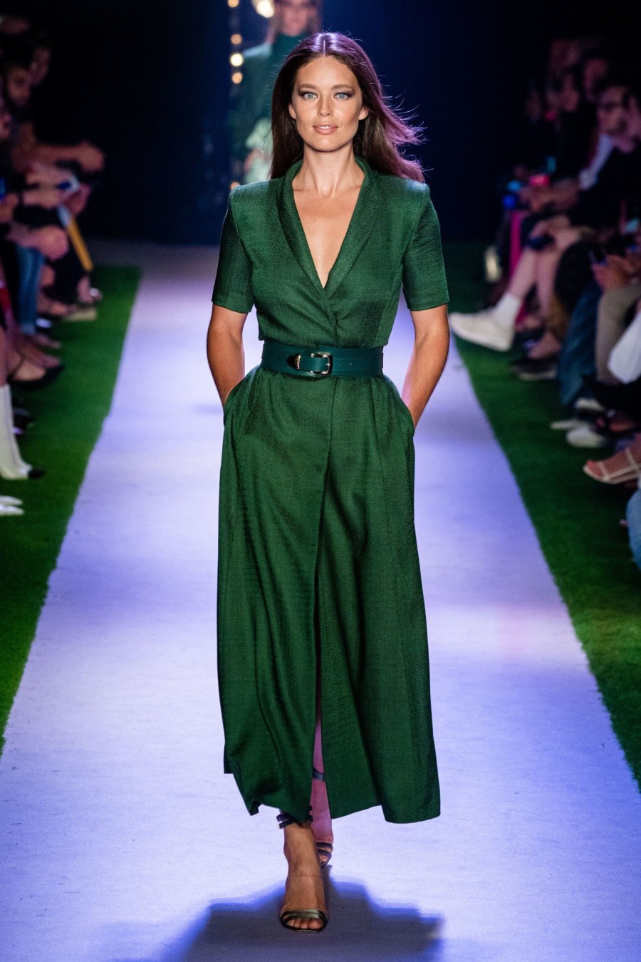 New York Fashion Week: Τα πιο φαντασμαγορικά looks που ξεχωρίσαμε μέχρι στιγμής- Φωτογραφία 19