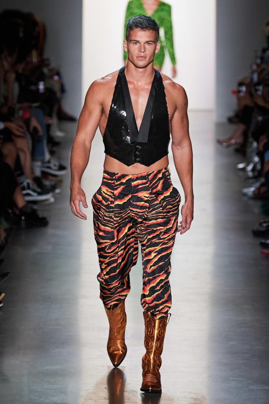 New York Fashion Week: Τα πιο φαντασμαγορικά looks που ξεχωρίσαμε μέχρι στιγμής- Φωτογραφία 25