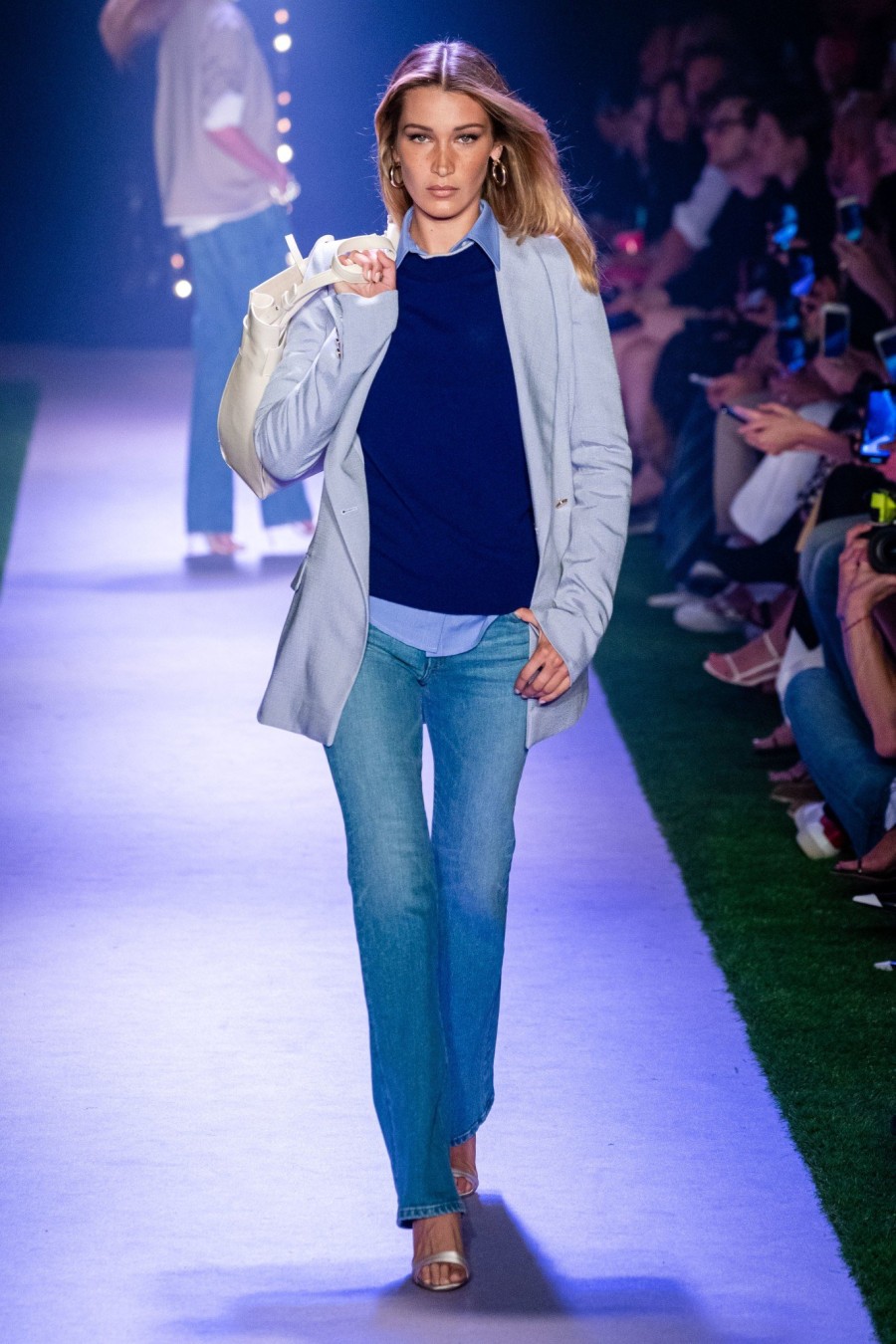 New York Fashion Week: Τα πιο φαντασμαγορικά looks που ξεχωρίσαμε μέχρι στιγμής- Φωτογραφία 20