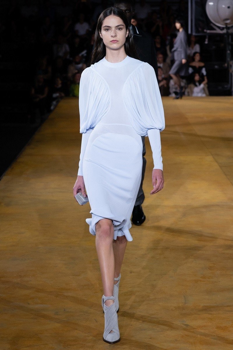 London Fashion Week: Η εμφάνιση της Kendall Jenner με ξανθά μαλλιά κι ό,τι άλλο μας εντυπωσίασε- Φωτογραφία 6