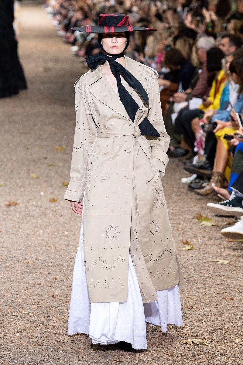 London Fashion Week: Η εμφάνιση της Kendall Jenner με ξανθά μαλλιά κι ό,τι άλλο μας εντυπωσίασε- Φωτογραφία 5