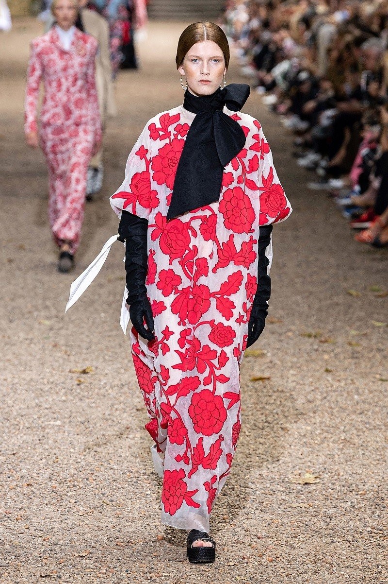 London Fashion Week: Η εμφάνιση της Kendall Jenner με ξανθά μαλλιά κι ό,τι άλλο μας εντυπωσίασε- Φωτογραφία 3