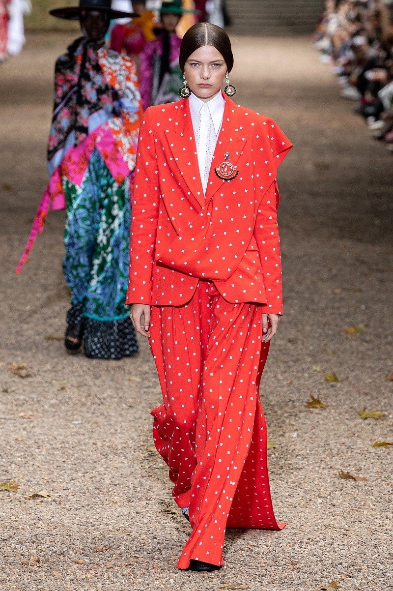 London Fashion Week: Η εμφάνιση της Kendall Jenner με ξανθά μαλλιά κι ό,τι άλλο μας εντυπωσίασε- Φωτογραφία 1