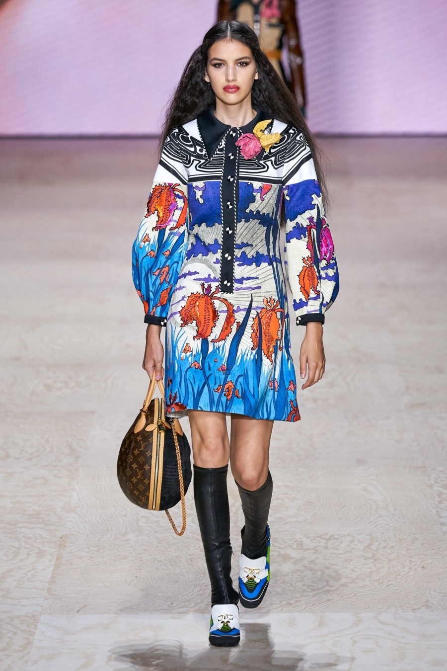 To Paris Fashion Week ρίχνει αυλαία με τον οίκο Louis Vuitton να υμνεί την Belle Époque - Φωτογραφία 2