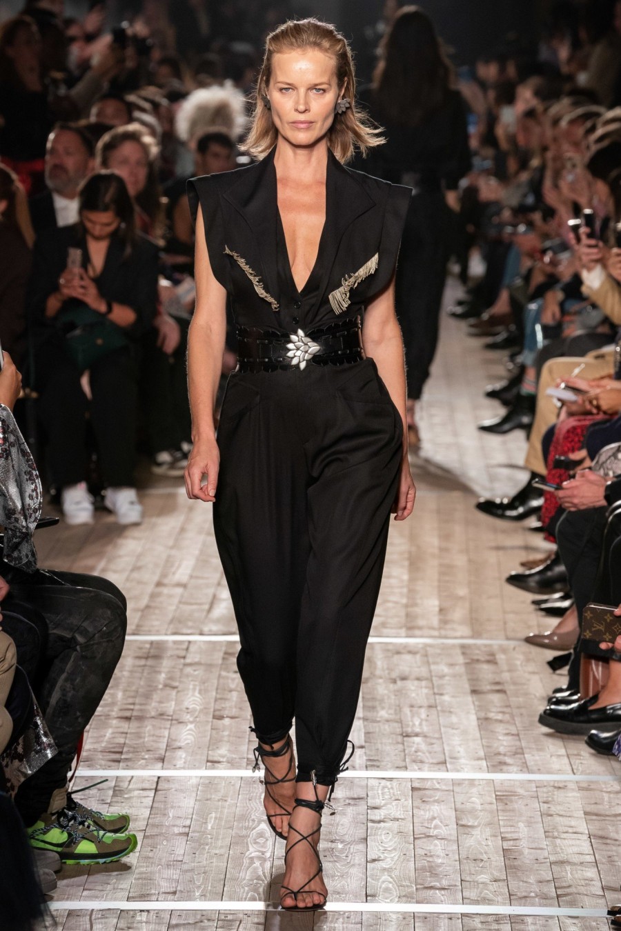 PFW: Οι αδερφές Hadid και τα supermodels της νέας γενιάς κατέκλυσαν τις πασαρέλες- Φωτογραφία 13