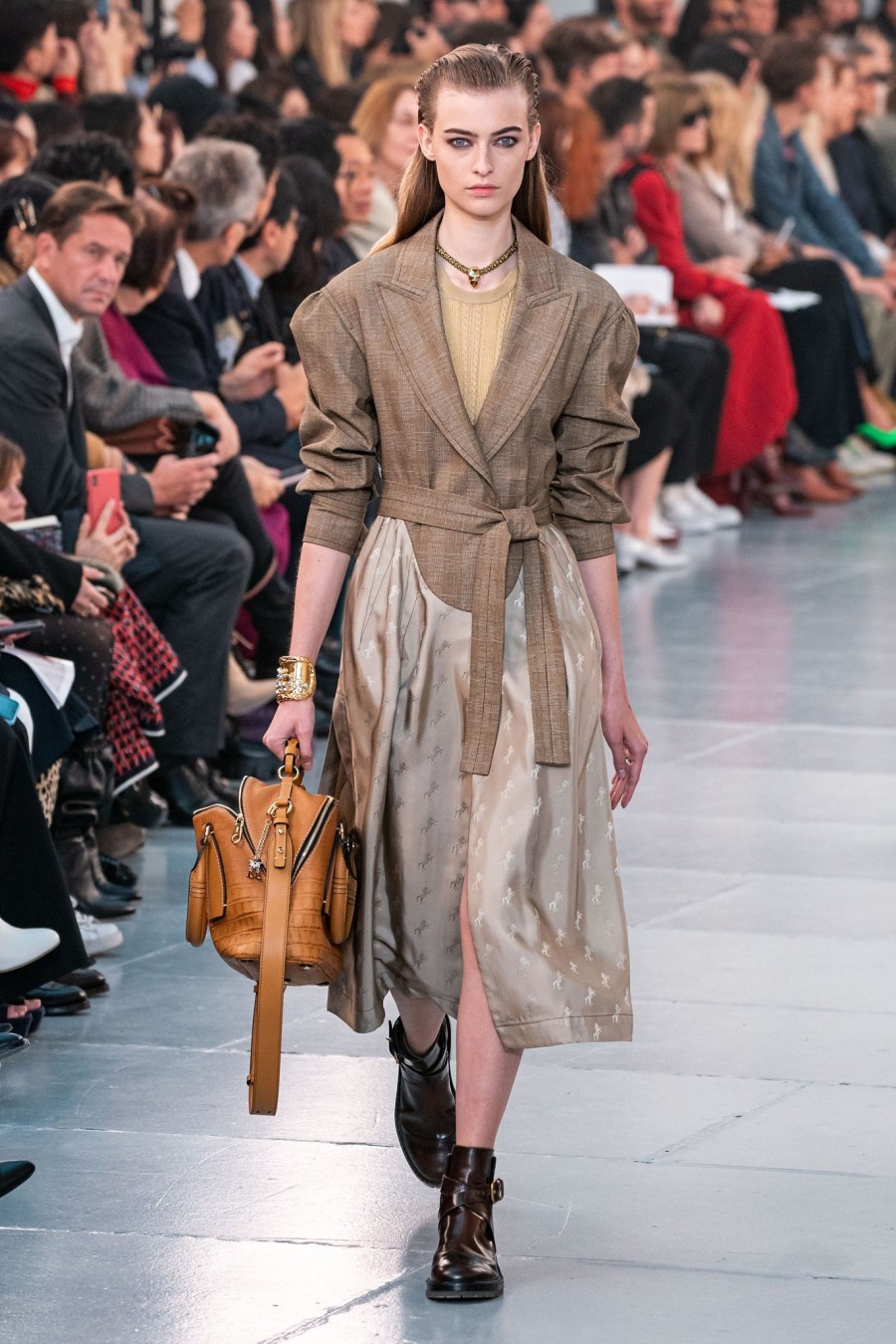 PFW: Οι αδερφές Hadid και τα supermodels της νέας γενιάς κατέκλυσαν τις πασαρέλες- Φωτογραφία 1