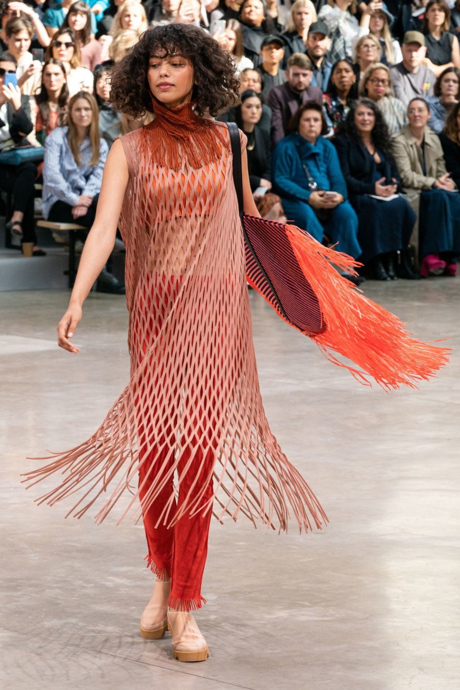 PFW News: Τα shows από το Παρίσι προσφέρουν το απόλυτο θέαμα μόδας- Φωτογραφία 9