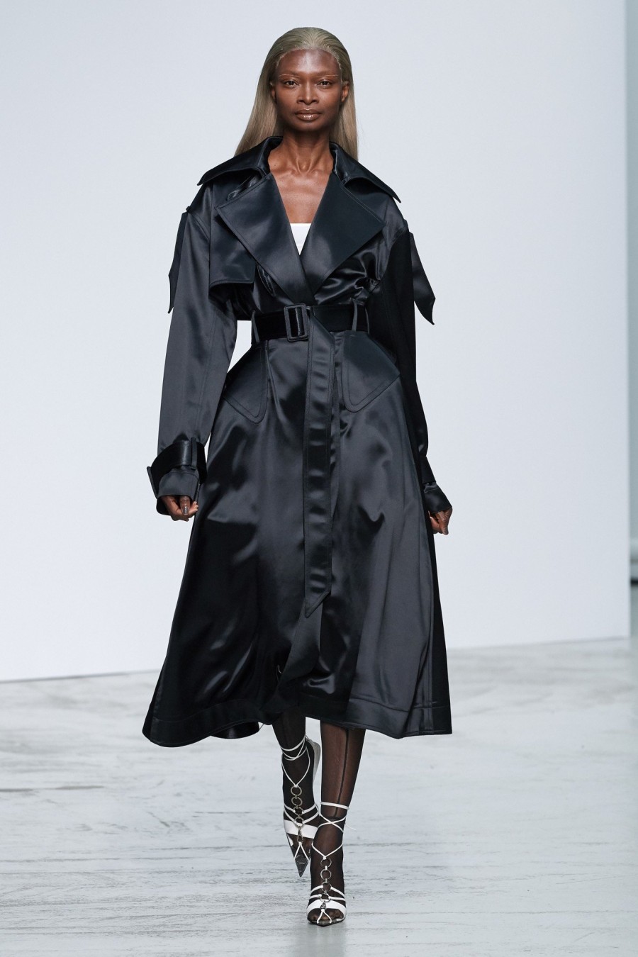 PFW Report: Τα fashion shows από την Πόλη του Φωτός υμνούν τον εκσυγχρονισμό- Φωτογραφία 12