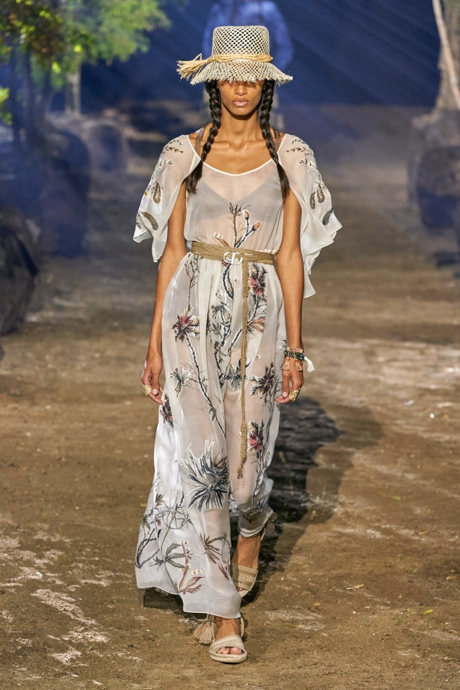 Η Εβδομάδα Μόδας στο Παρίσι είναι ένας ύμνος στον θηλυκό δυναμισμό- Φωτογραφία 3