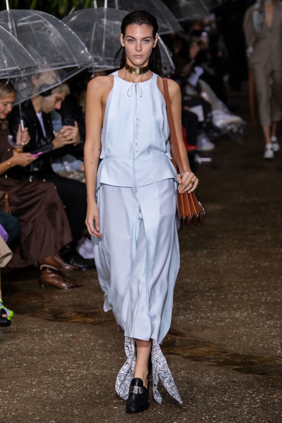 PFW Report: Τα fashion shows από την Πόλη του Φωτός υμνούν τον εκσυγχρονισμό- Φωτογραφία 1