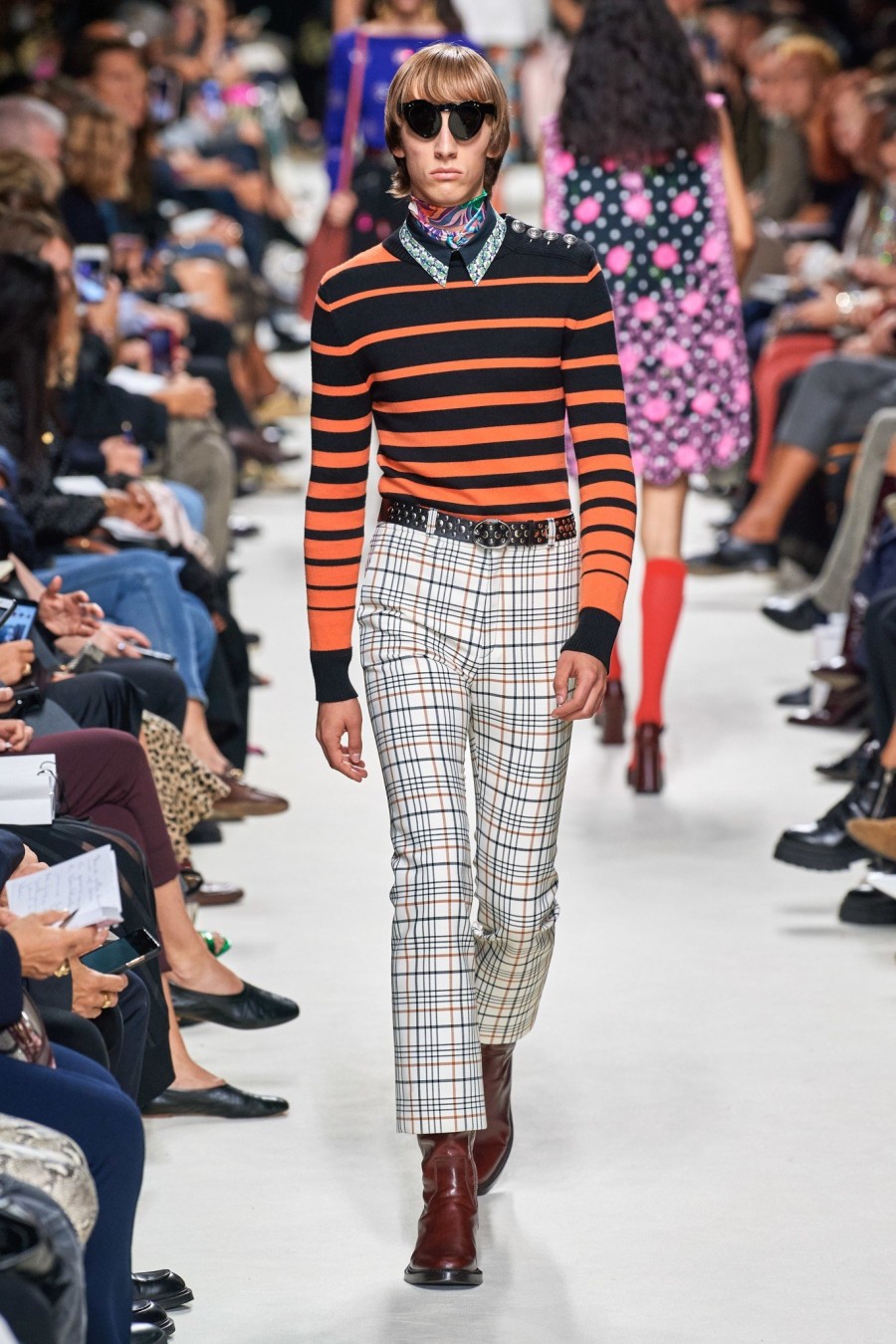 PFW: Οι αδερφές Hadid και τα supermodels της νέας γενιάς κατέκλυσαν τις πασαρέλες- Φωτογραφία 6