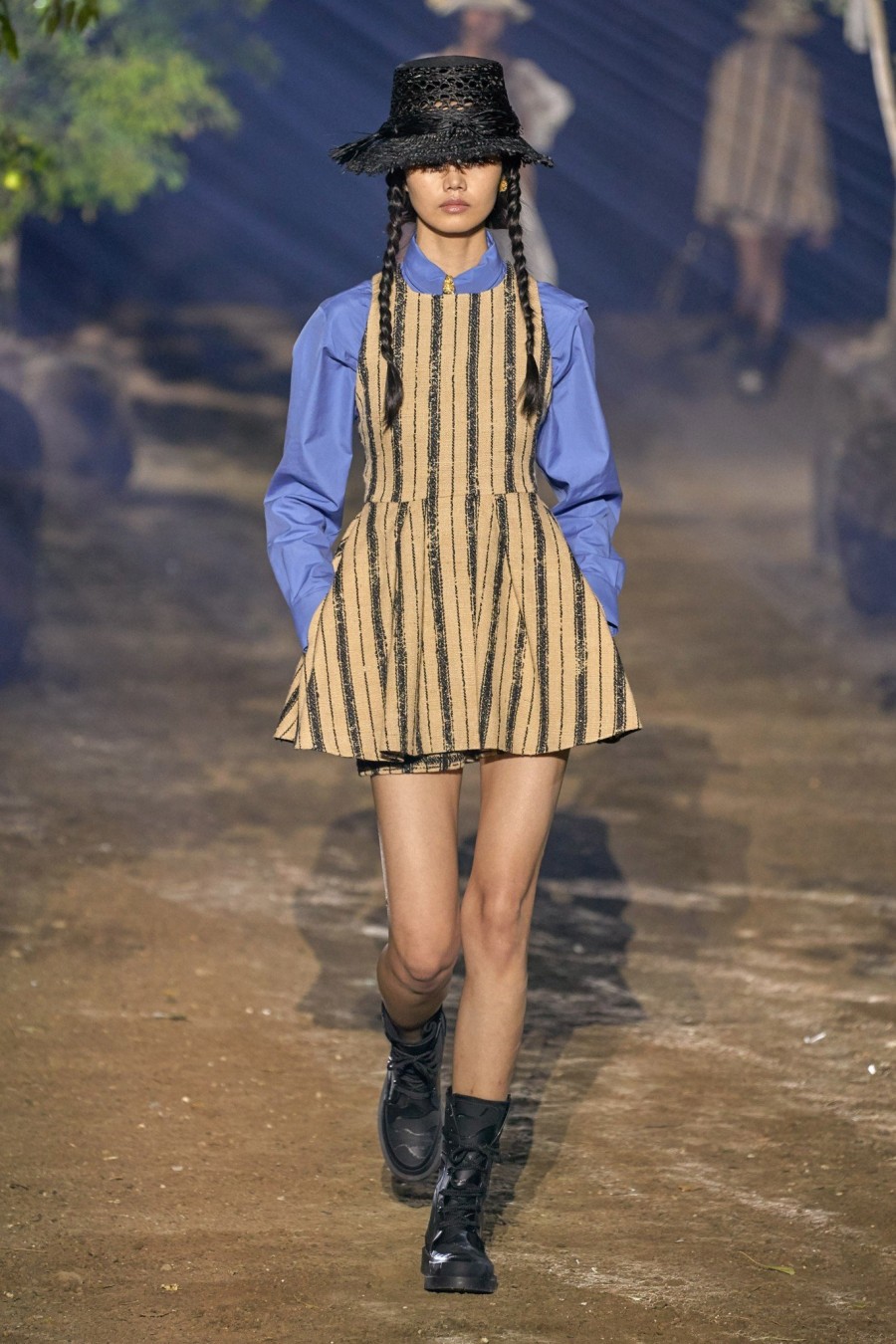 Η Εβδομάδα Μόδας στο Παρίσι είναι ένας ύμνος στον θηλυκό δυναμισμό- Φωτογραφία 4