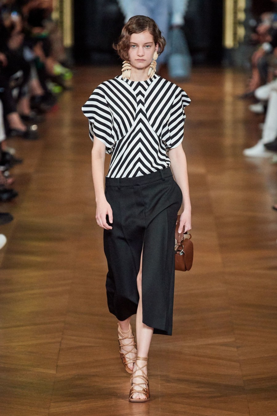 H Chanel αναδείχθηκε σε πρωταγωνίστρια των τελευταίων shows του Paris Fashion Week  - Φωτογραφία 6