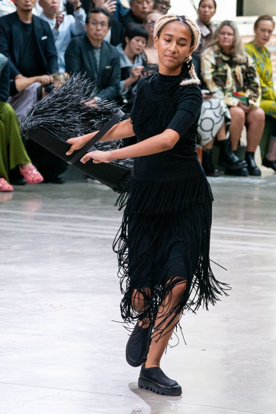 PFW News: Τα shows από το Παρίσι προσφέρουν το απόλυτο θέαμα μόδας- Φωτογραφία 10