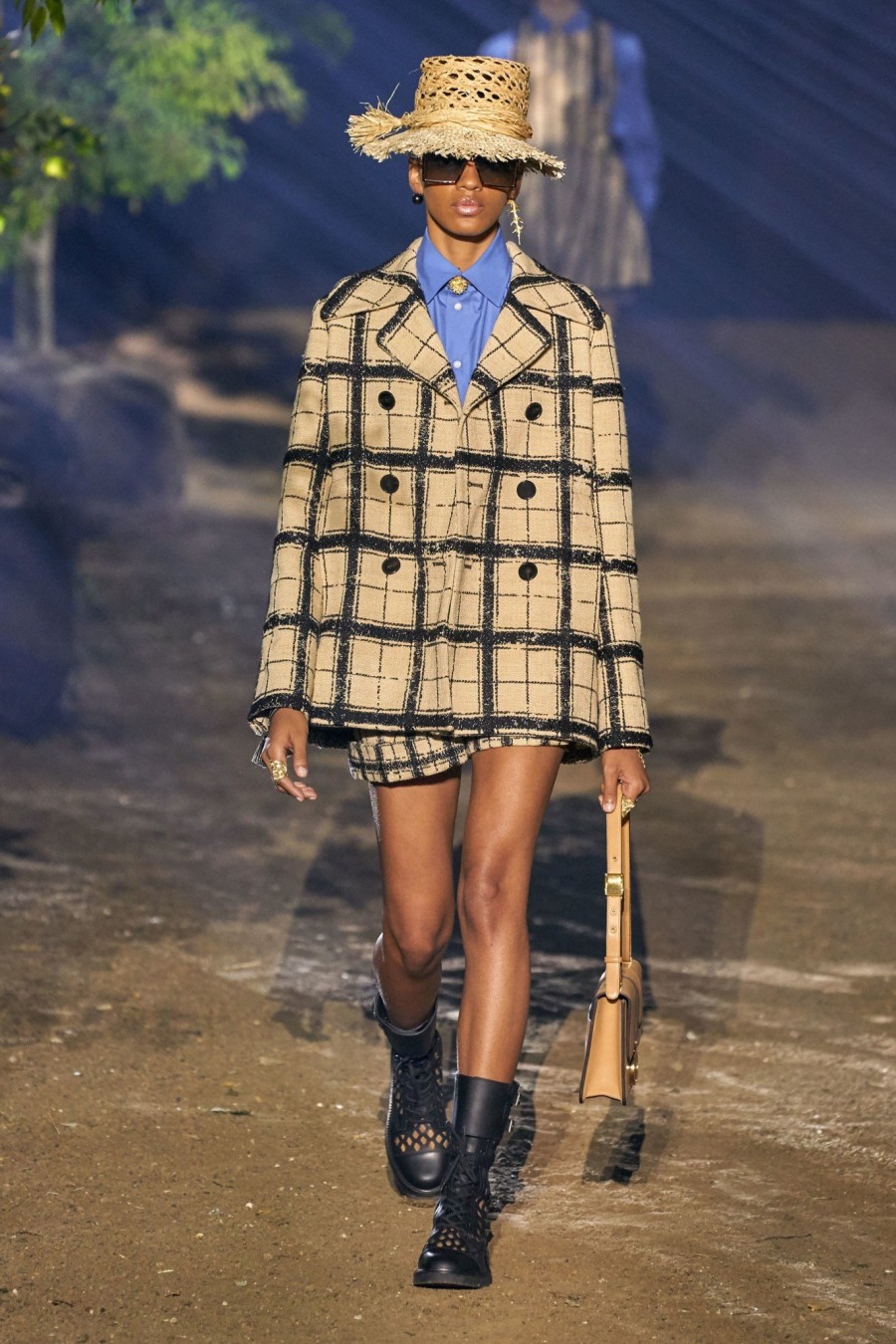 Η Εβδομάδα Μόδας στο Παρίσι είναι ένας ύμνος στον θηλυκό δυναμισμό- Φωτογραφία 2