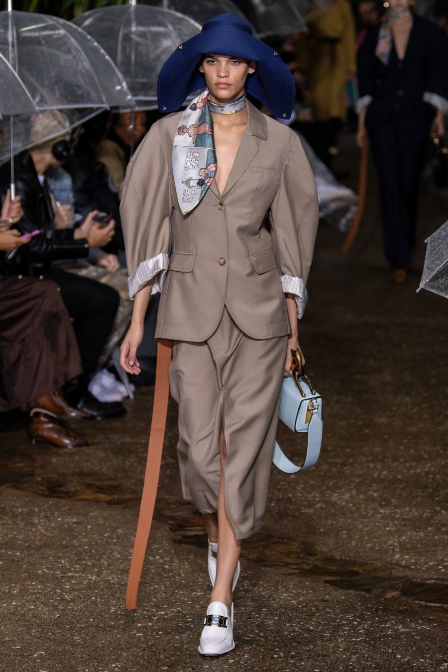 PFW Report: Τα fashion shows από την Πόλη του Φωτός υμνούν τον εκσυγχρονισμό- Φωτογραφία 3