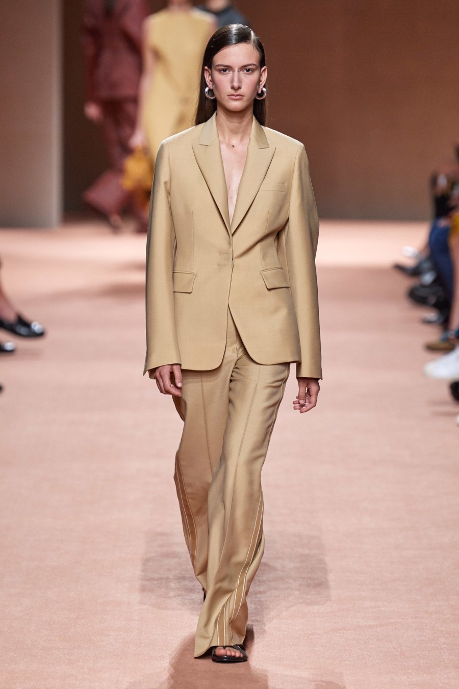 PFW News: Τα shows από το Παρίσι προσφέρουν το απόλυτο θέαμα μόδας- Φωτογραφία 23