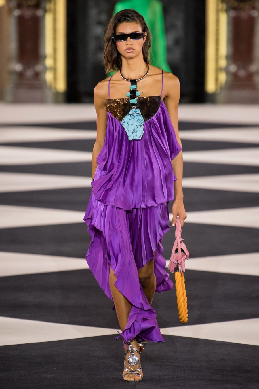 PFW News: Τα shows από το Παρίσι προσφέρουν το απόλυτο θέαμα μόδας- Φωτογραφία 3