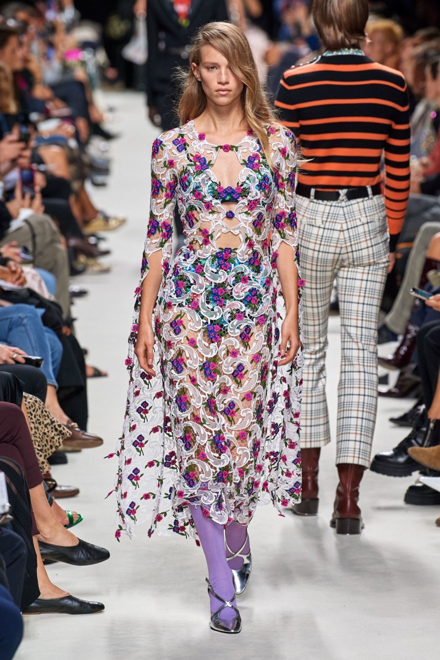 PFW: Οι αδερφές Hadid και τα supermodels της νέας γενιάς κατέκλυσαν τις πασαρέλες- Φωτογραφία 7