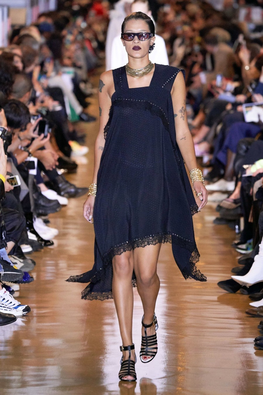 Η Εβδομάδα Μόδας στο Παρίσι είναι ένας ύμνος στον θηλυκό δυναμισμό- Φωτογραφία 11