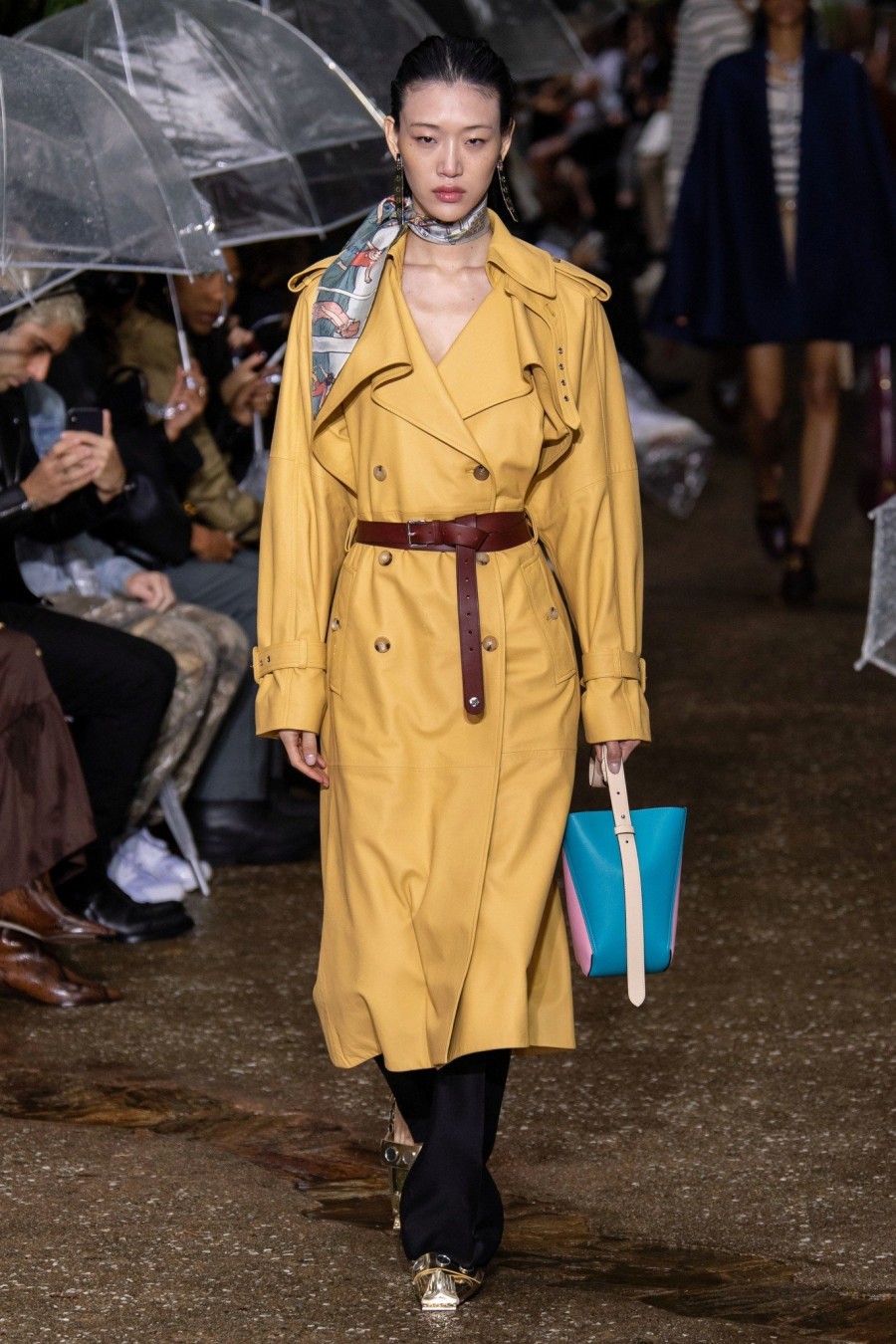 PFW Report: Τα fashion shows από την Πόλη του Φωτός υμνούν τον εκσυγχρονισμό- Φωτογραφία 4