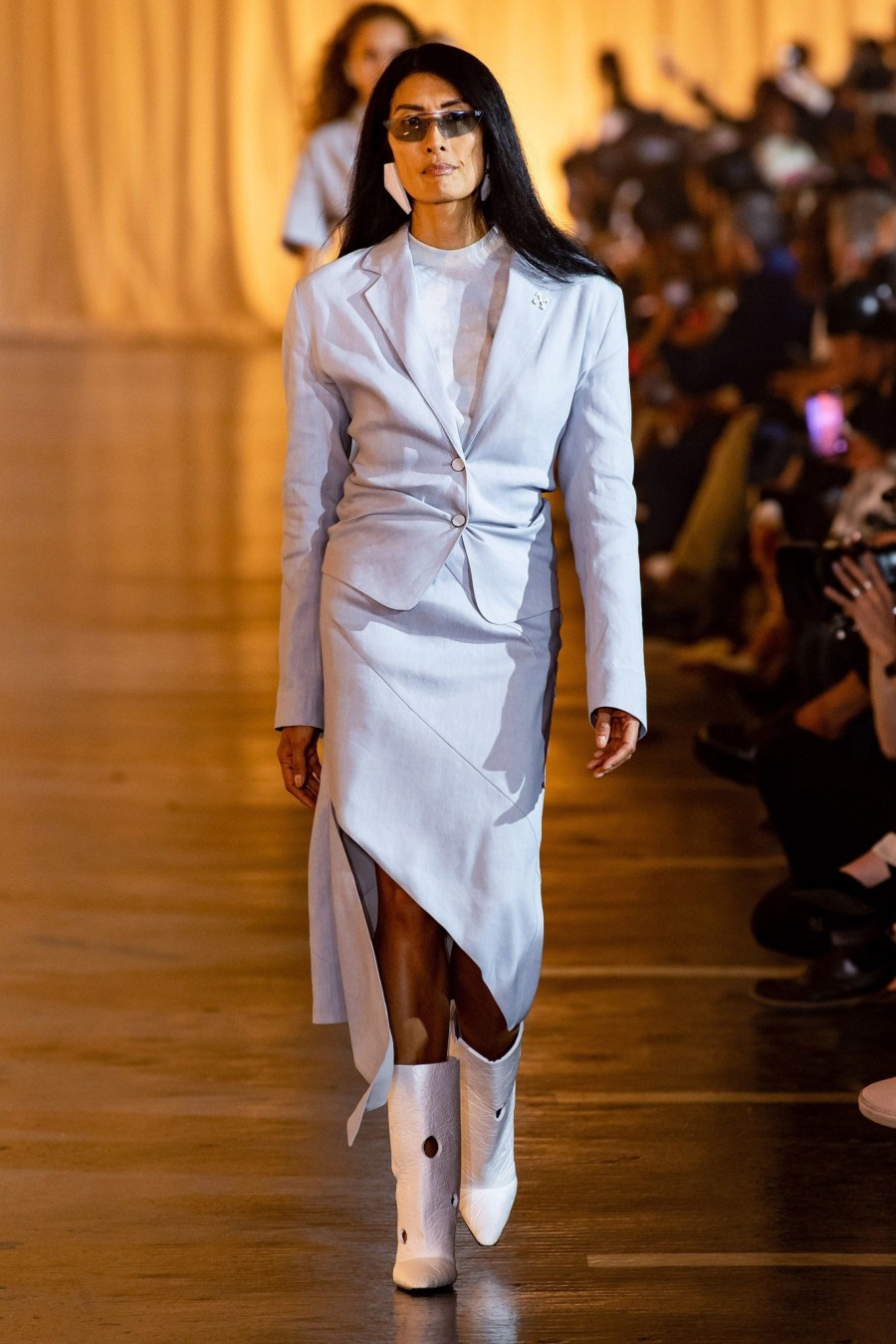 PFW: Οι αδερφές Hadid και τα supermodels της νέας γενιάς κατέκλυσαν τις πασαρέλες- Φωτογραφία 12