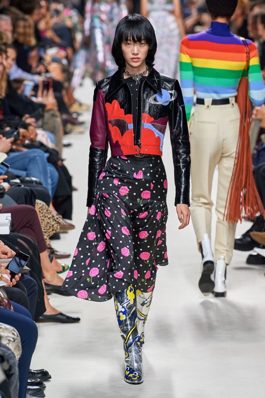 PFW: Οι αδερφές Hadid και τα supermodels της νέας γενιάς κατέκλυσαν τις πασαρέλες- Φωτογραφία 8