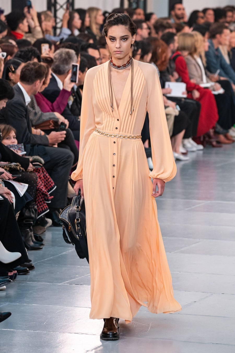 PFW: Οι αδερφές Hadid και τα supermodels της νέας γενιάς κατέκλυσαν τις πασαρέλες- Φωτογραφία 4