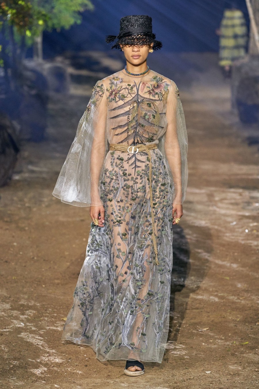 Η Εβδομάδα Μόδας στο Παρίσι είναι ένας ύμνος στον θηλυκό δυναμισμό- Φωτογραφία 1