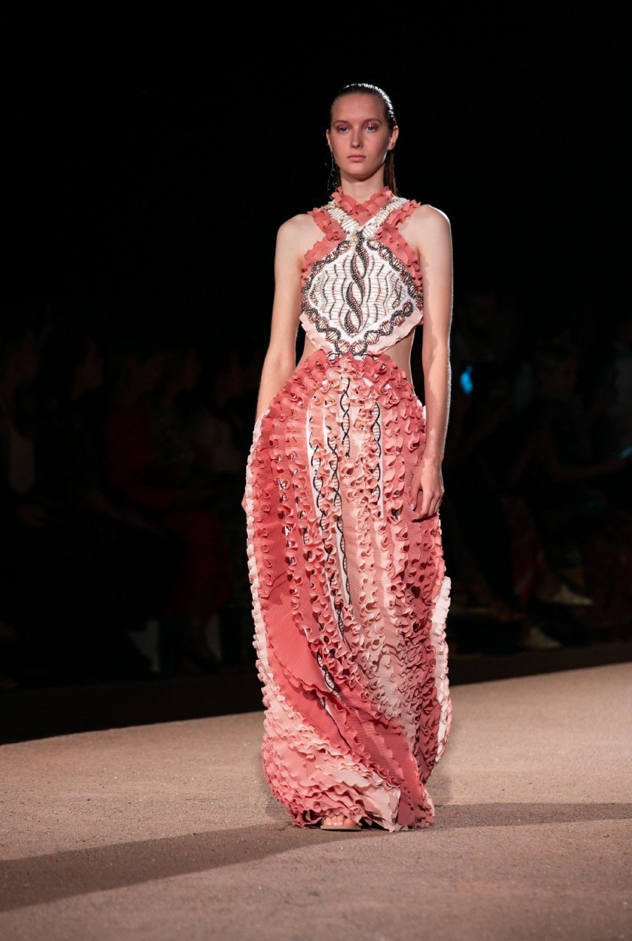 Mary Katrzantzou: Άγγιξε την Ελλάδα με το fashion show-υπερθέαμα στο Σούνιο- Φωτογραφία 5