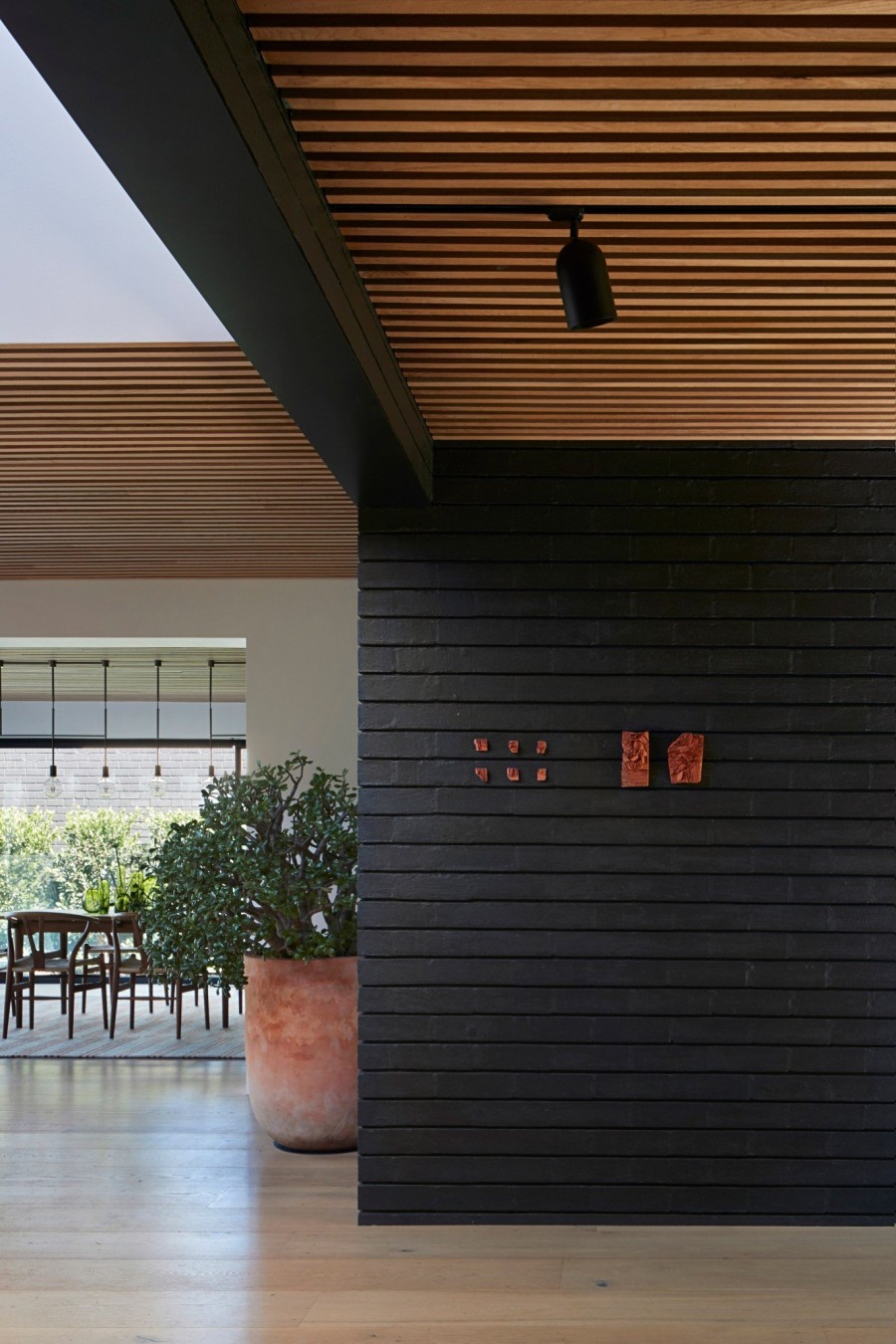 Ένα οικογενειακό σπίτι σε bold αποχρώσεις στη Μελβούρνη που θα σας ενθουσιάσει- Φωτογραφία 2