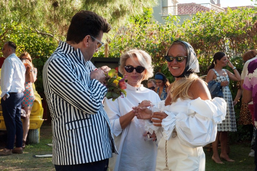 Ο ανατρεπτικός concept maker Γεώργιος Θ. Καράμπελλας τίμησε τον φωτογράφο Slim Aarons- Φωτογραφία 2