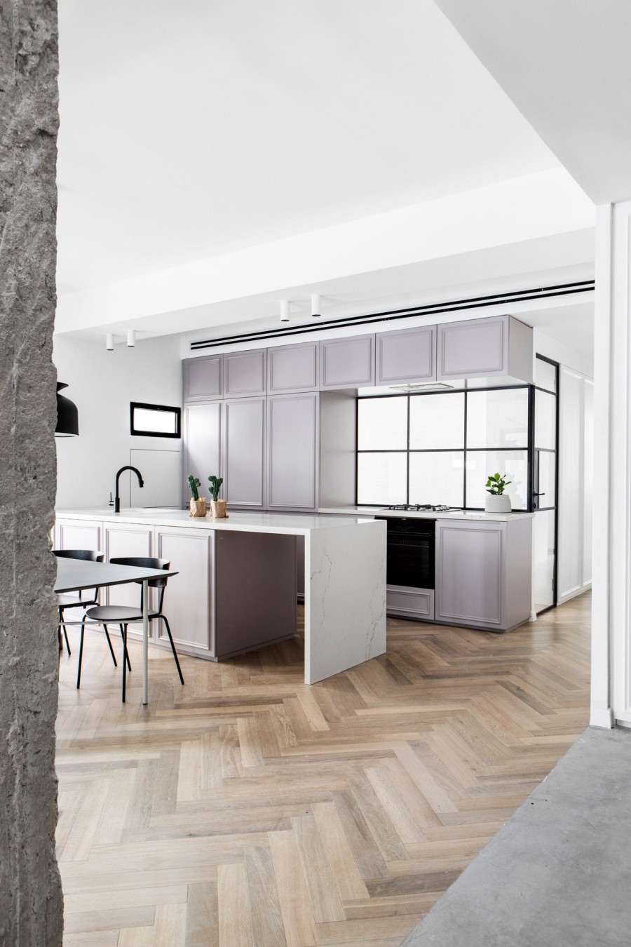 Ένα σύγχρονο διαμέρισμα στο Τελ Αβίβ που αποτελεί ωδή στο industrial design- Φωτογραφία 4