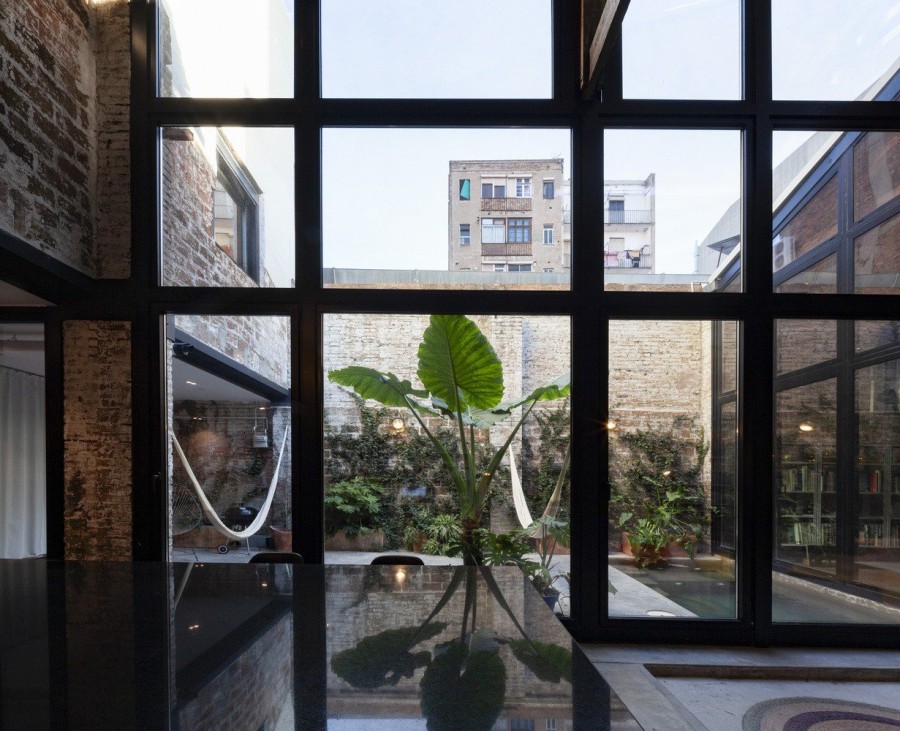 Ένα θέατρο του προηγούμενου αιώνα στη Βαρκελώνη μετατράπηκε σε μια ιδιαίτερη κατοικία - Φωτογραφία 1