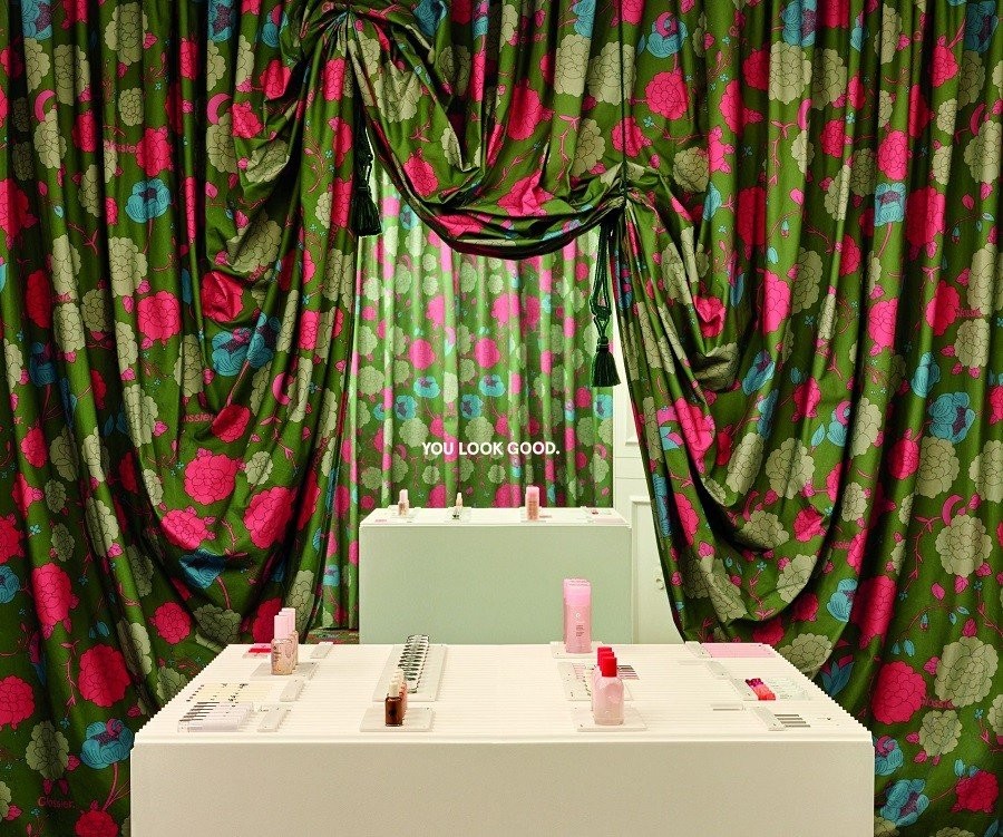 Μέσα στο θεαματικό pop up store της Glossier στο Λονδίνο - Φωτογραφία 8