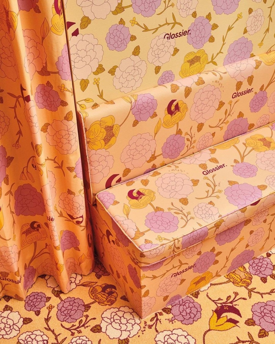 Μέσα στο θεαματικό pop up store της Glossier στο Λονδίνο - Φωτογραφία 2