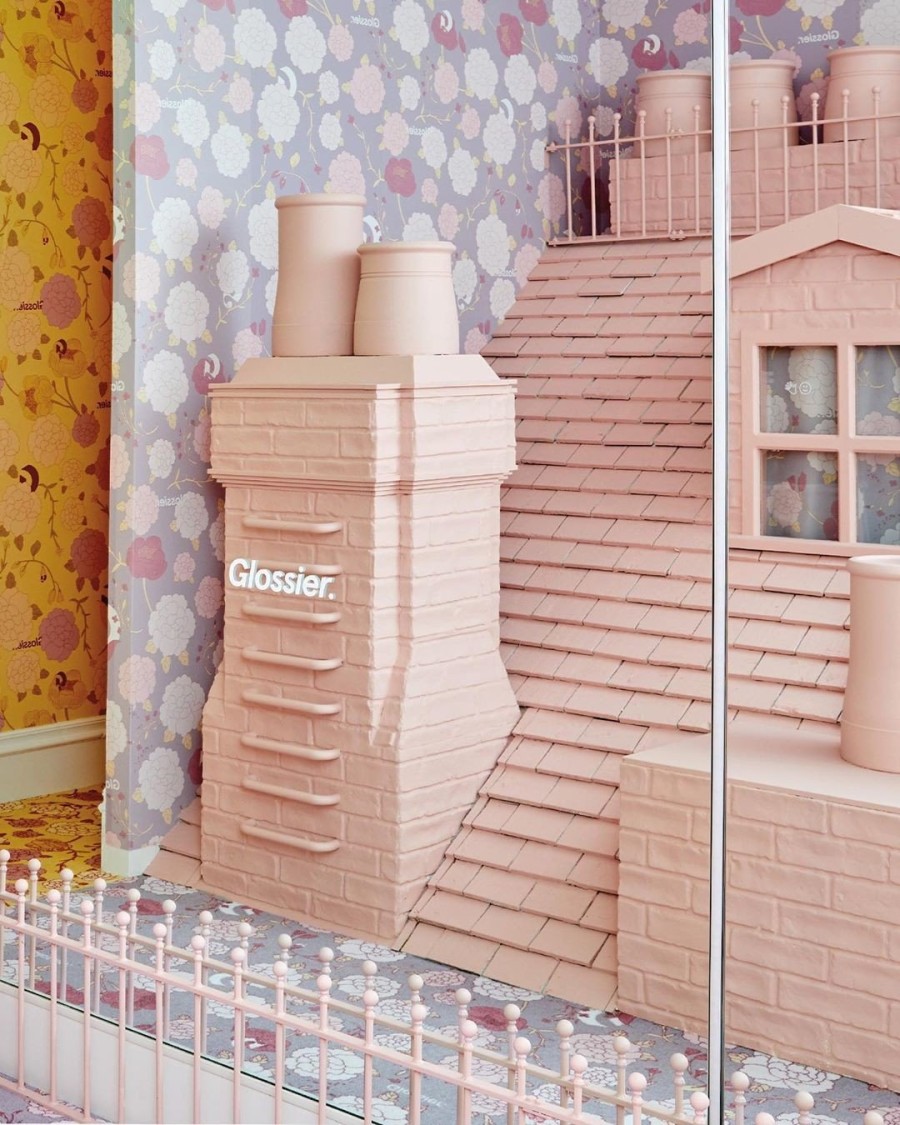 Μέσα στο θεαματικό pop up store της Glossier στο Λονδίνο - Φωτογραφία 4